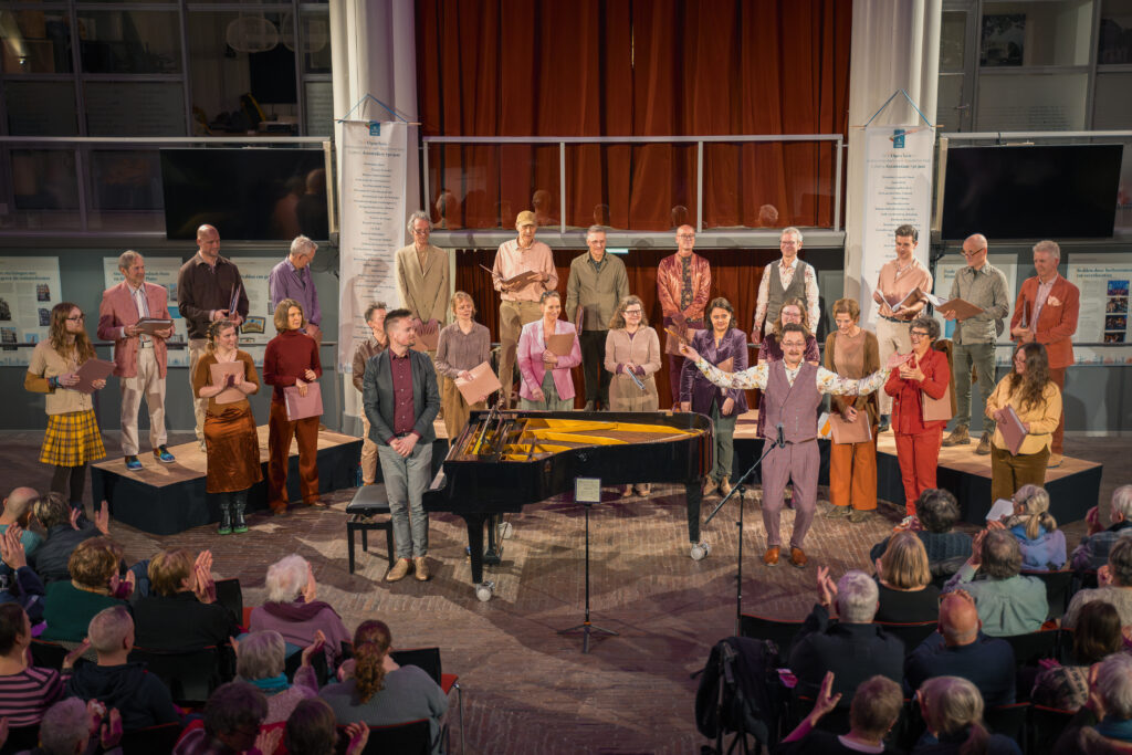 koor bij ons concert Queerly beloved